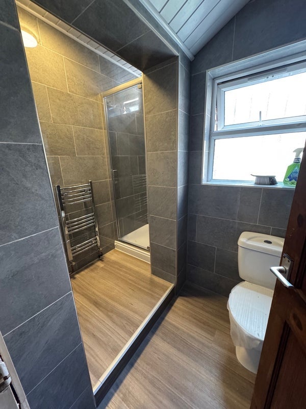 Room Crumpsall Lane in Manchester