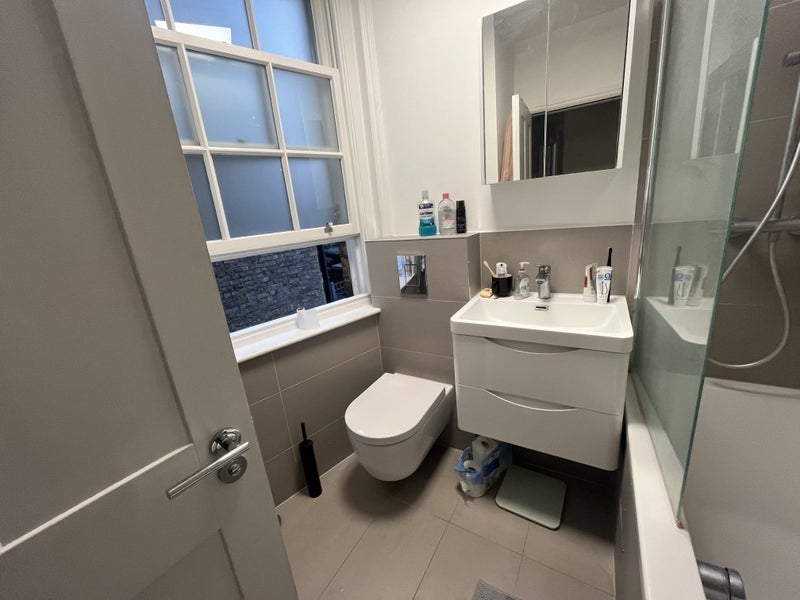 Room Ufford Street in Greater London