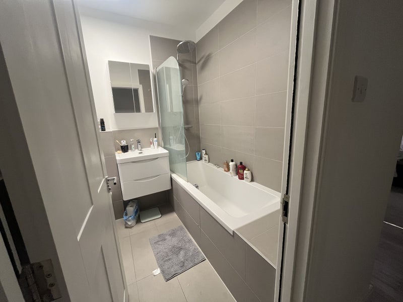 Room Ufford Street in Greater London
