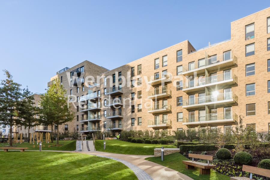 Flat Empire Way in Greater London