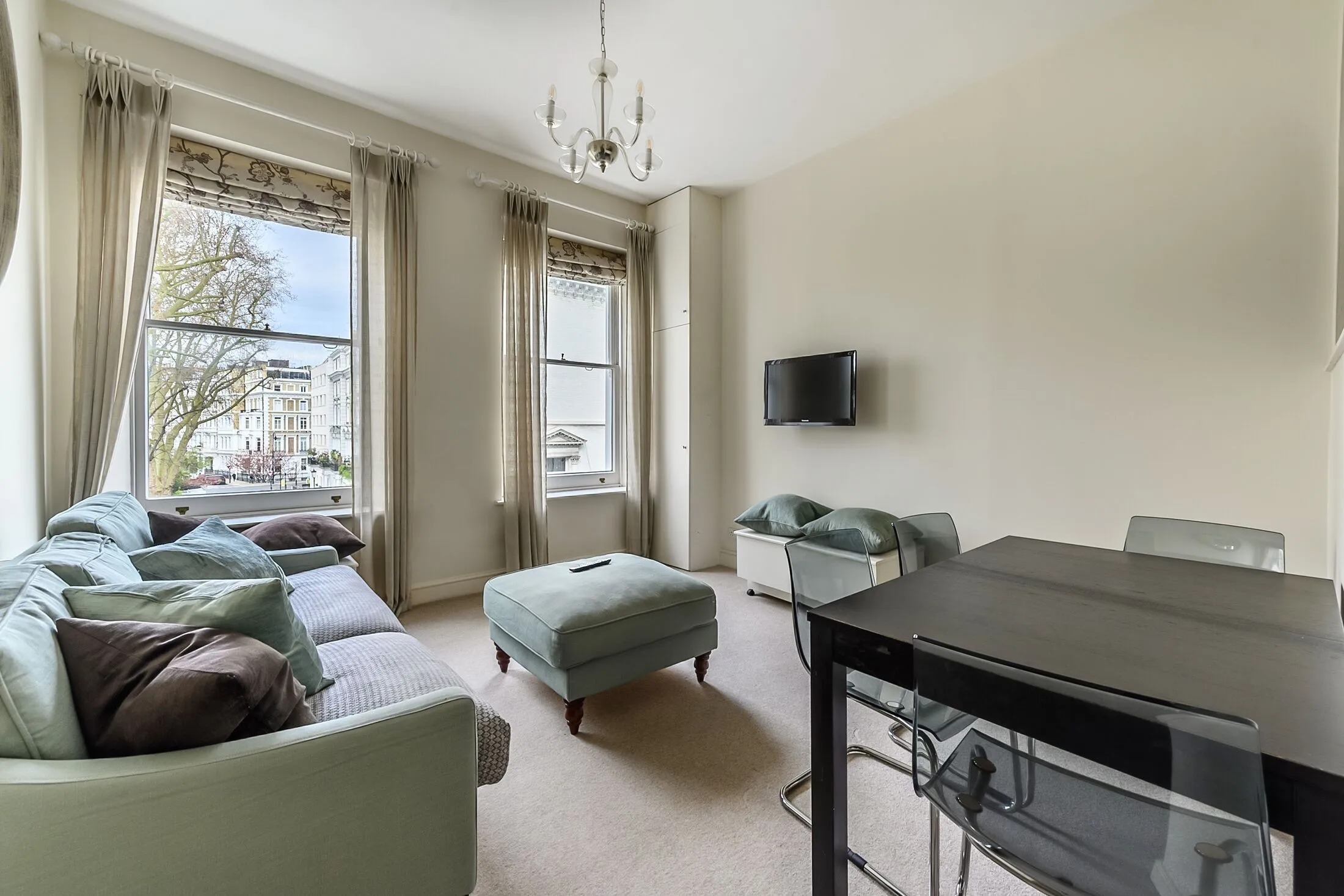 Flat Courtfield Gardens in Greater London