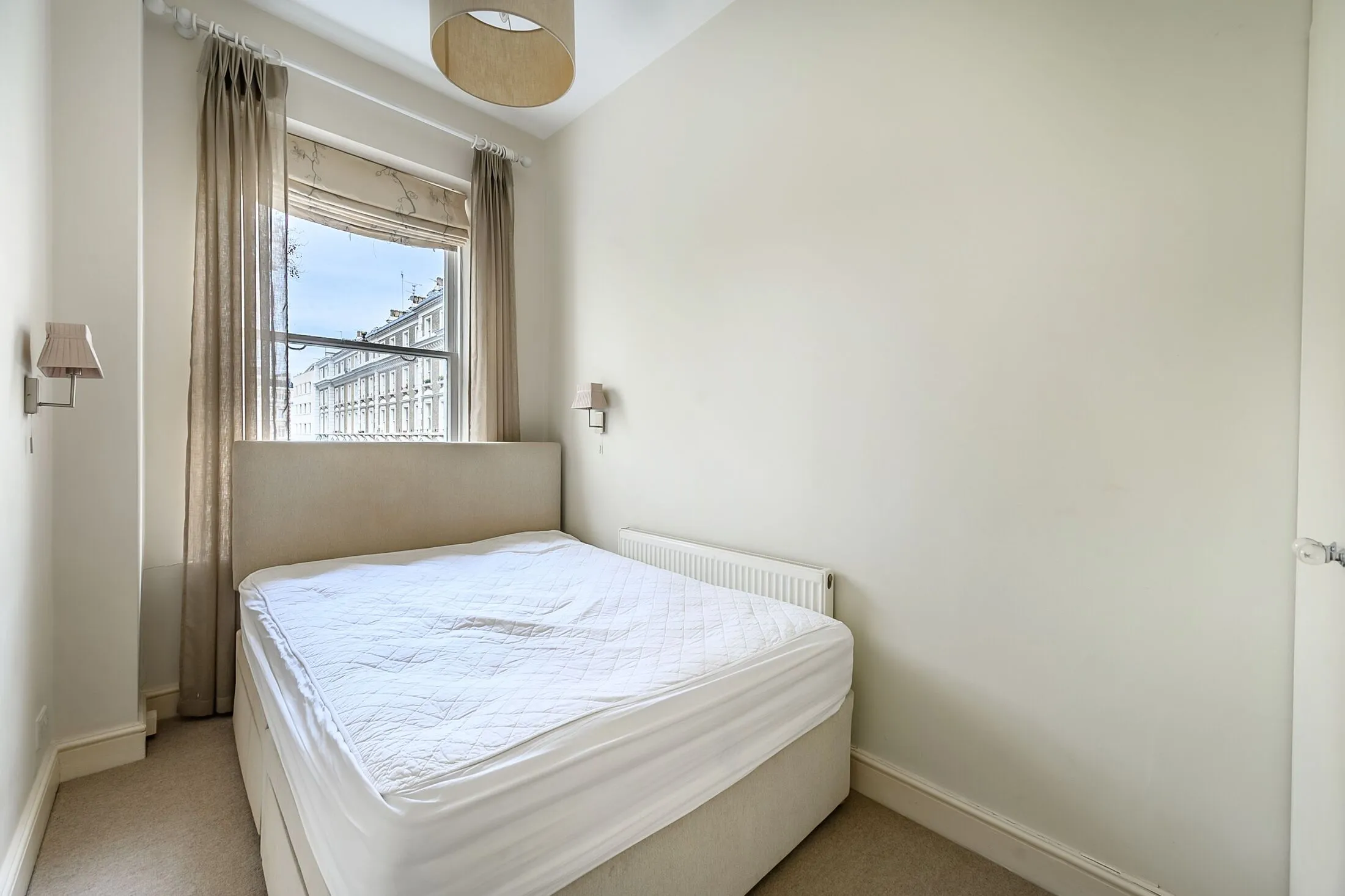 Flat Courtfield Gardens in Greater London