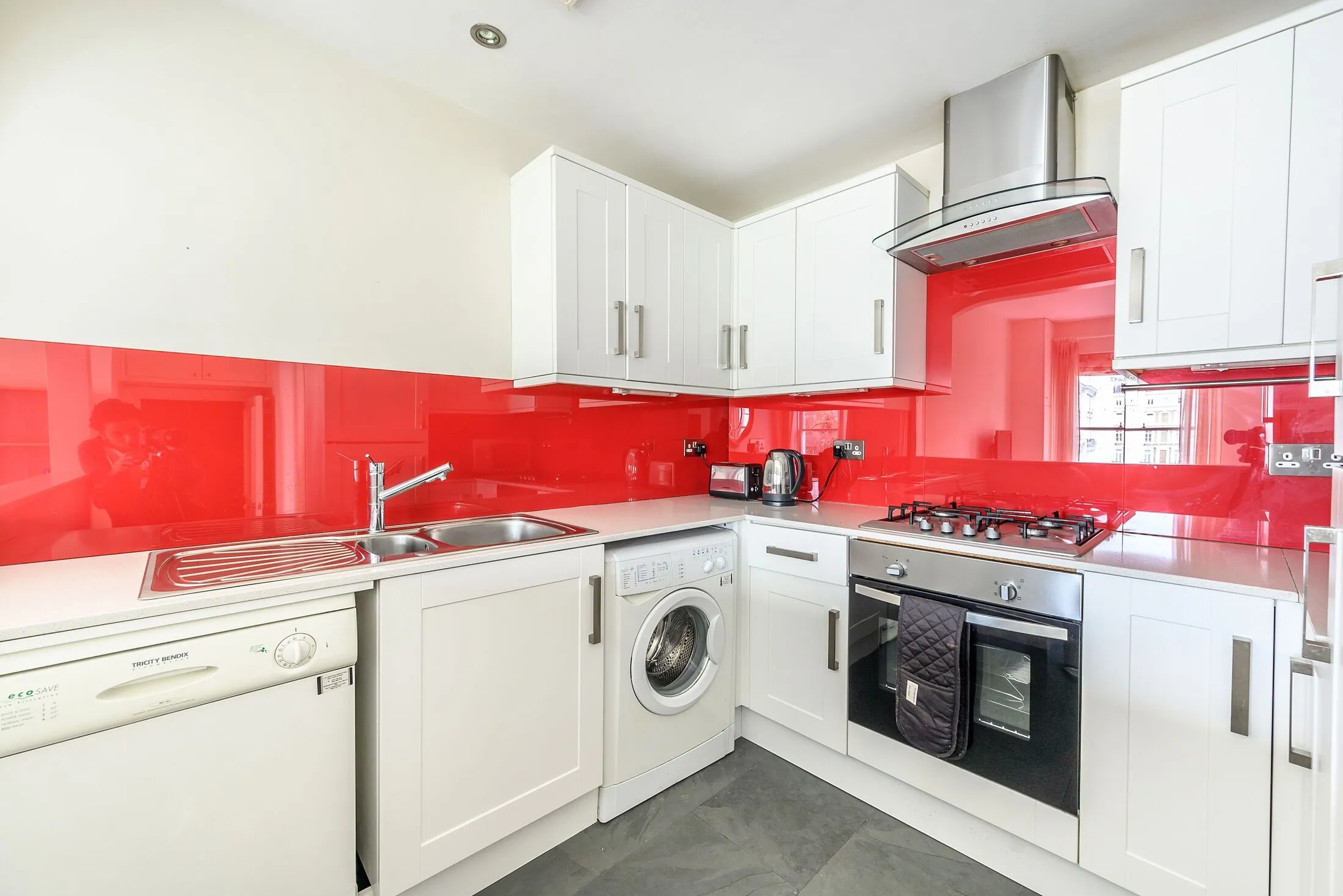 Flat Courtfield Gardens in Greater London