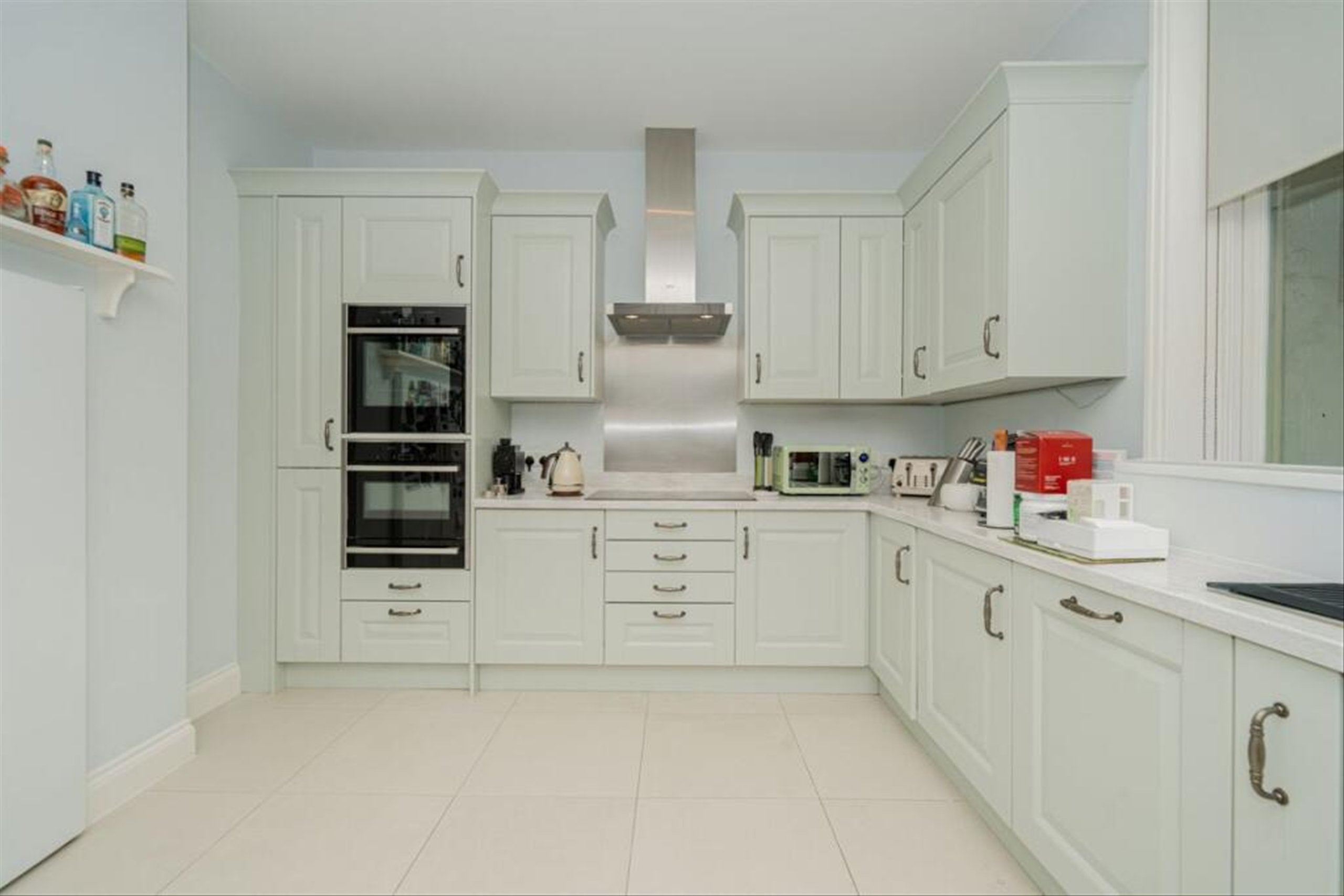 Flat Ambrosden Avenue in City of Westminster