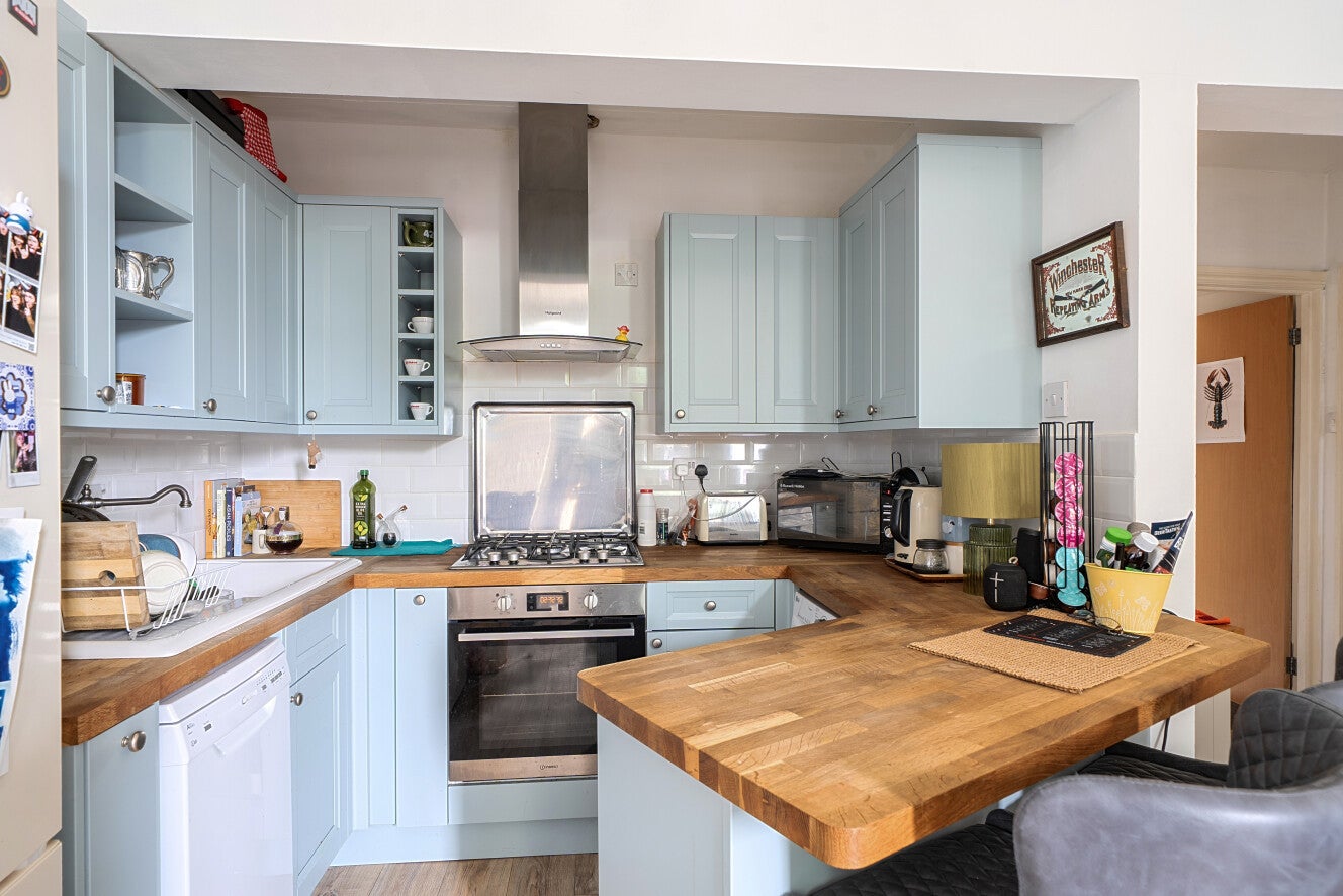 Flat Avington Grove in Greater London