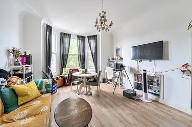 Flat Avington Grove in Greater London