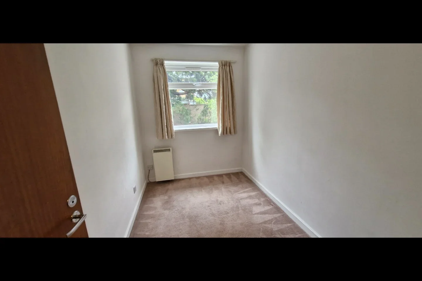 Flat Queen's Road in Greater London
