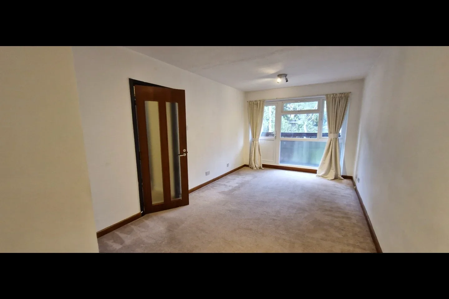 Flat Queen's Road in Greater London
