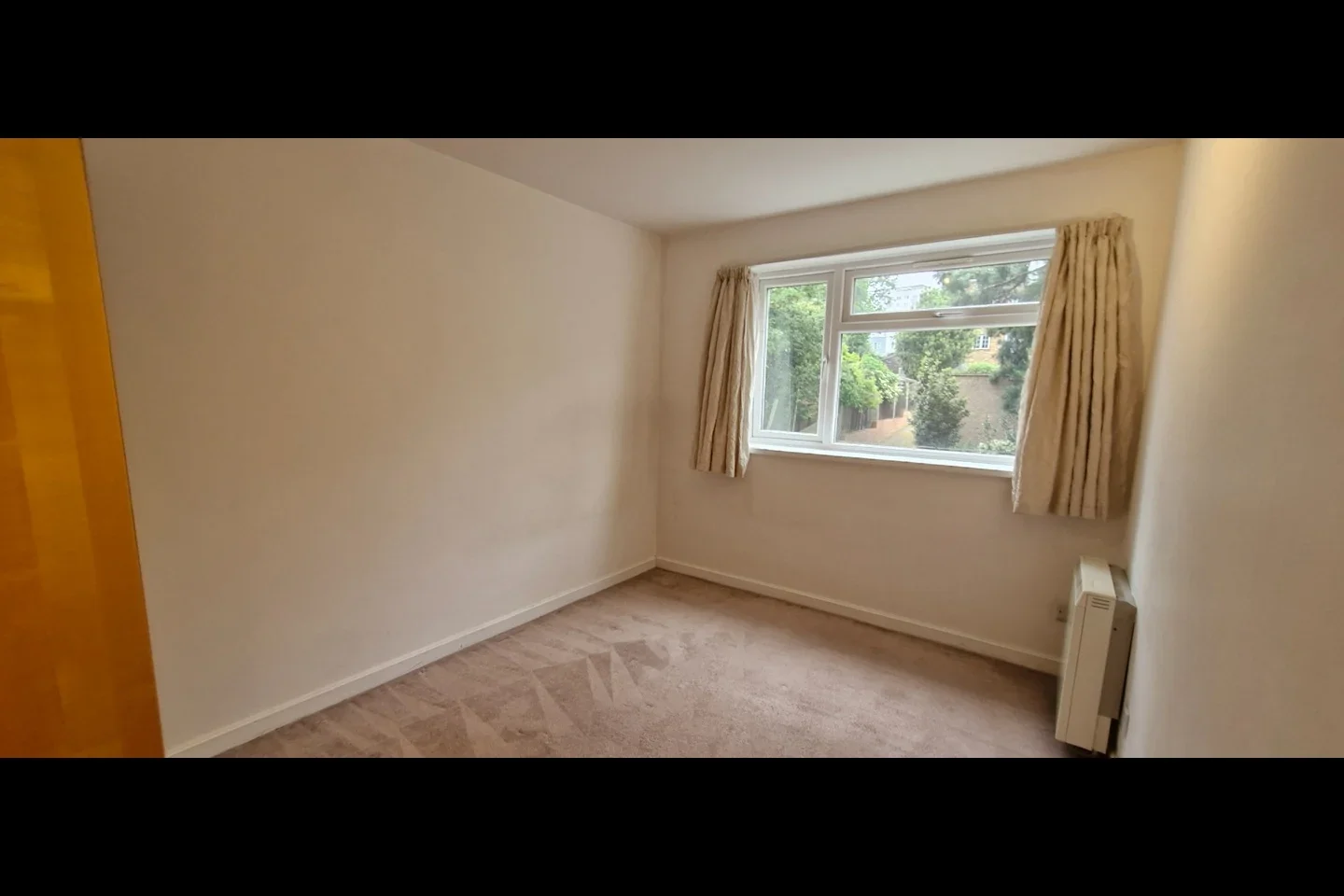 Flat Queen's Road in Greater London