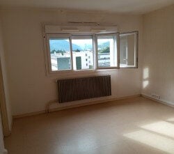 Appartement Place Robert Marcelpoil à Ambérieu-en-Bugey
