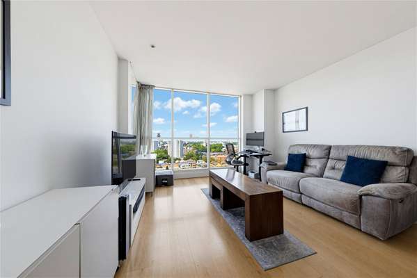 Flat Westferry Circus in Greater London