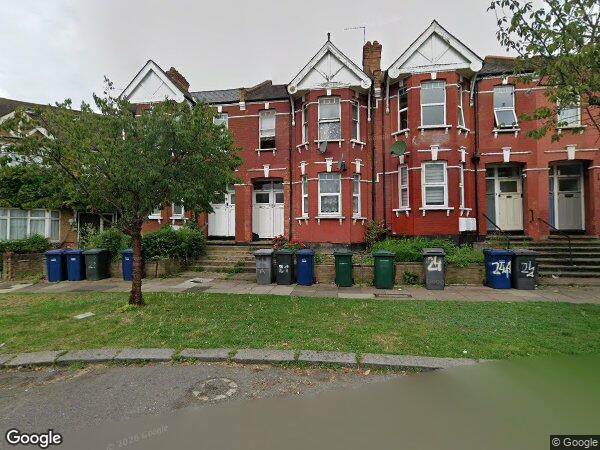 House Hillview Gardens in Greater London