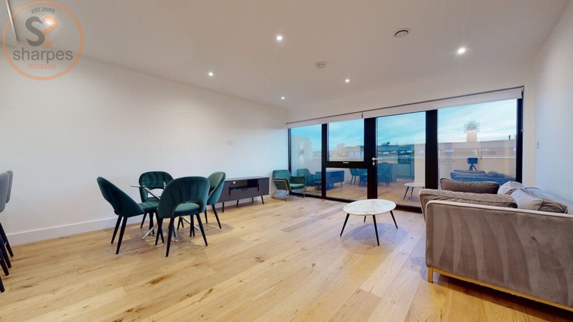 Flat Harlequin Avenue in Greater London