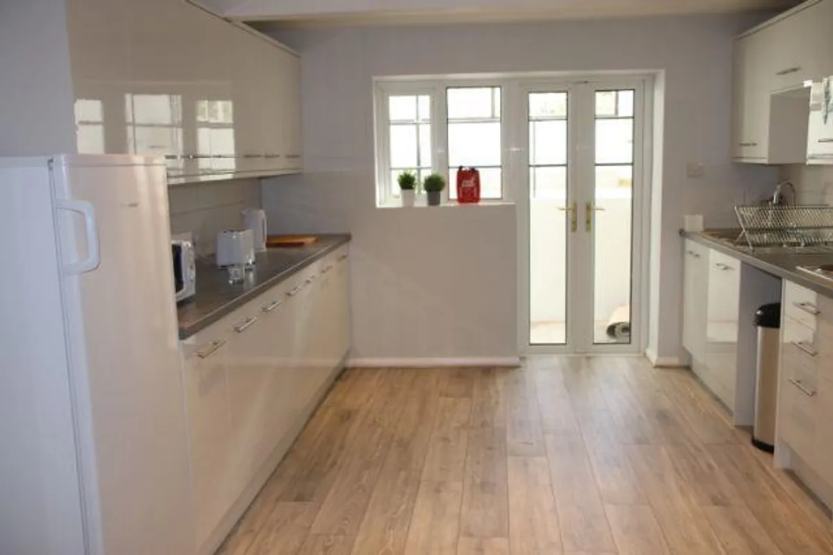 Flat Vicarage Road in Watford