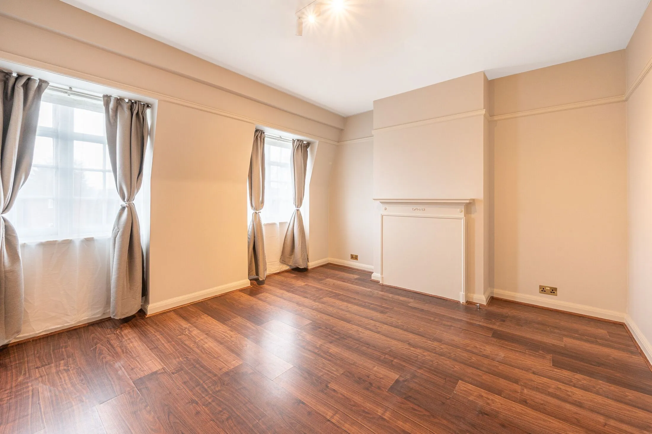 Flat Falloden Way in Greater London