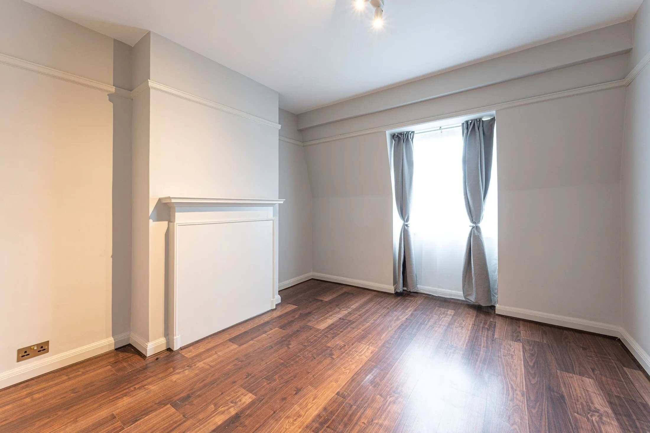Flat Falloden Way in Greater London