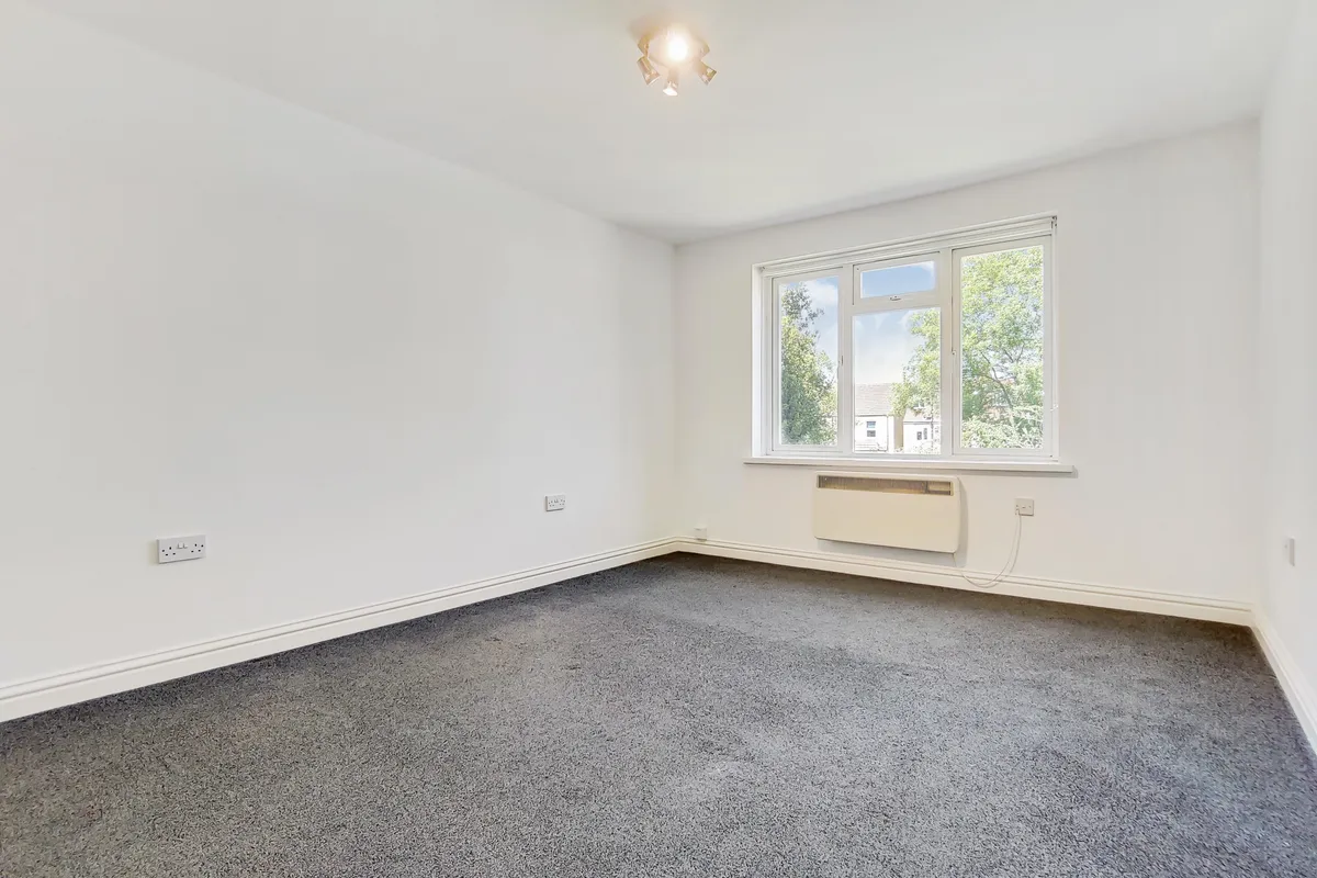 Flat St Philips Avenue in Greater London