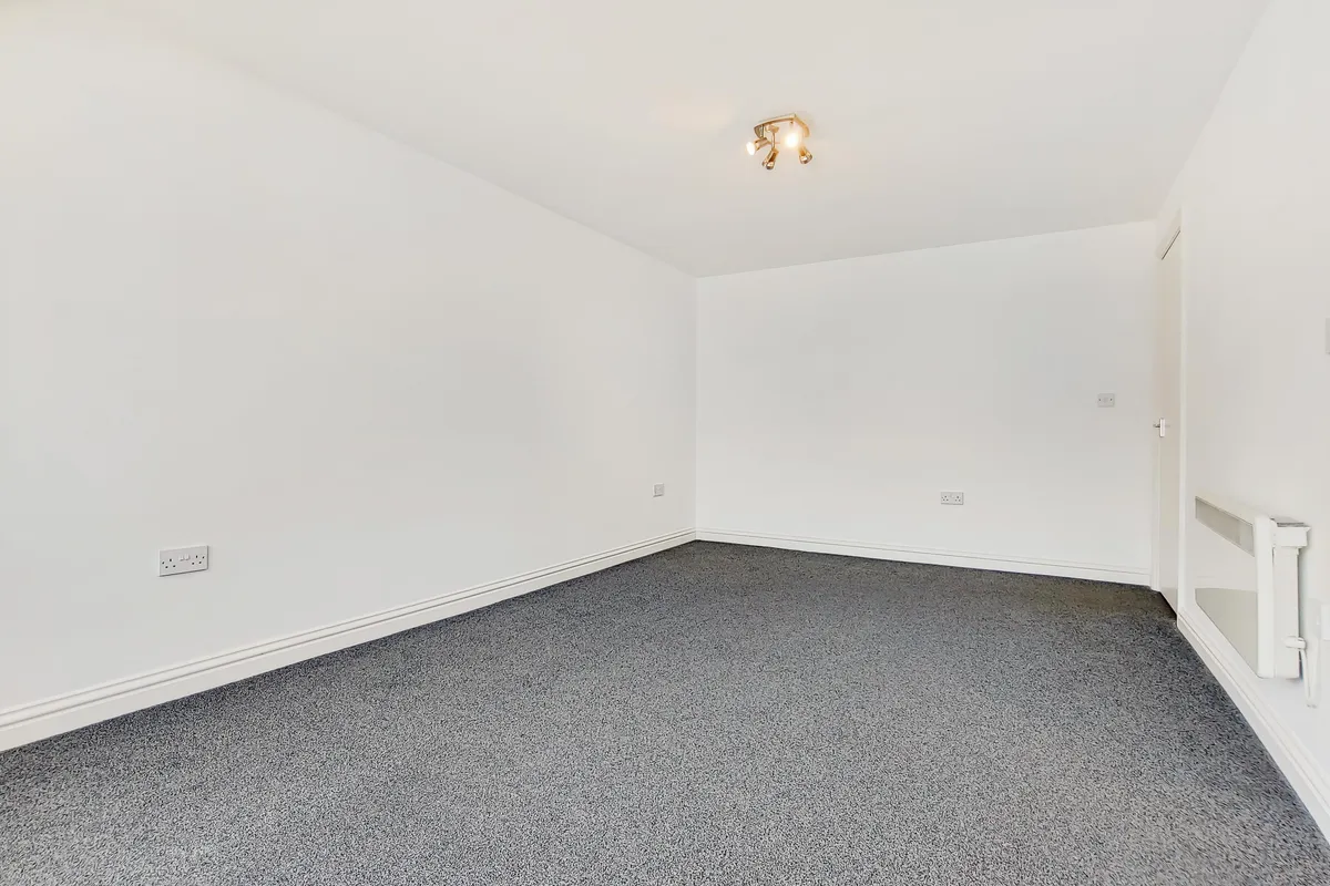 Flat St Philips Avenue in Greater London