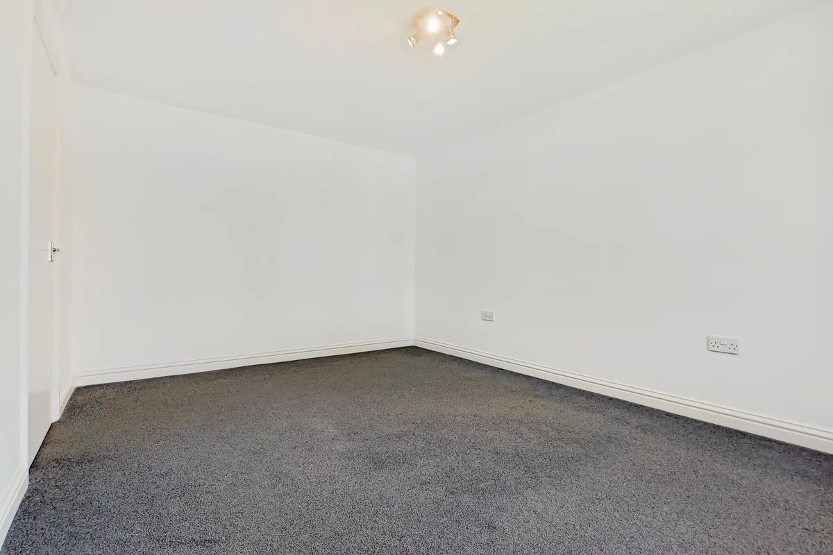 Flat St Philips Avenue in Greater London