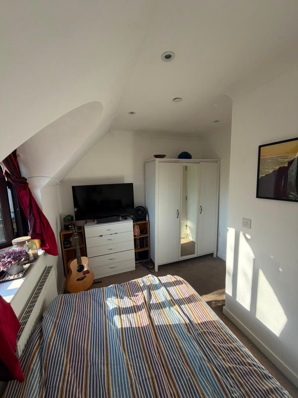 Room Fowey Close in Greater London