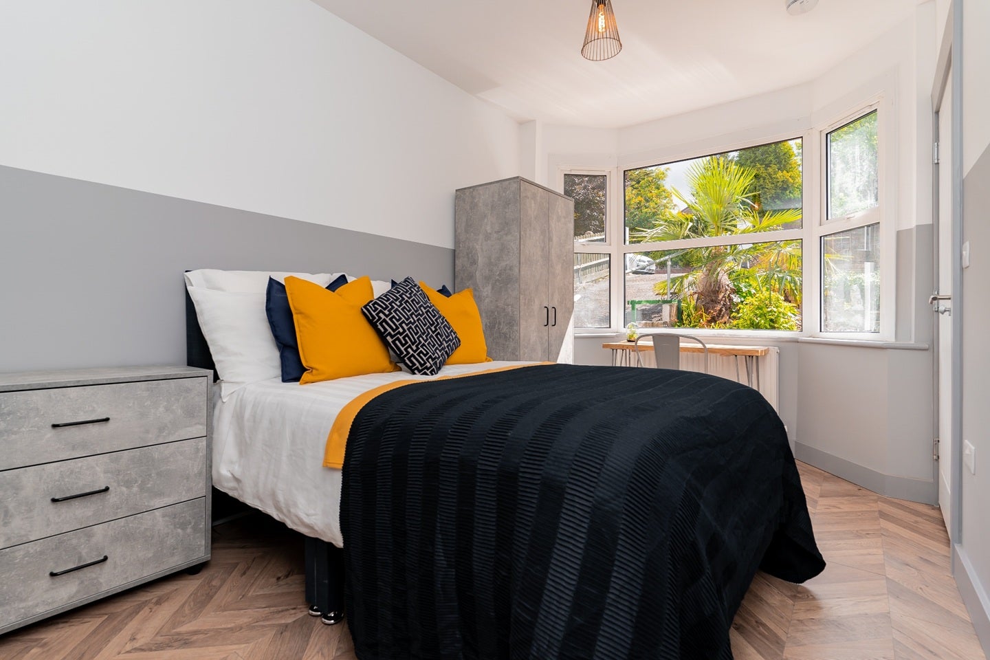 Room Coningsby Road in High Wycombe