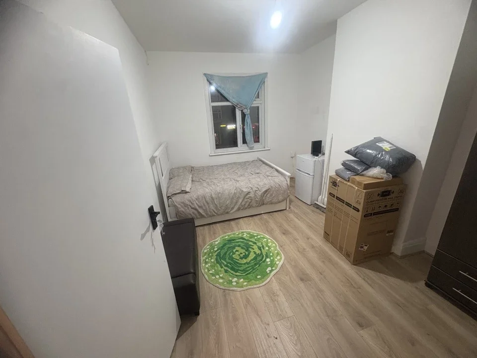 Room Corbets Tey Road in Greater London