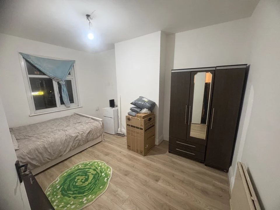 Room Corbets Tey Road in Greater London