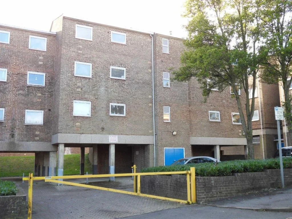 Flat Dumfries Street in Luton