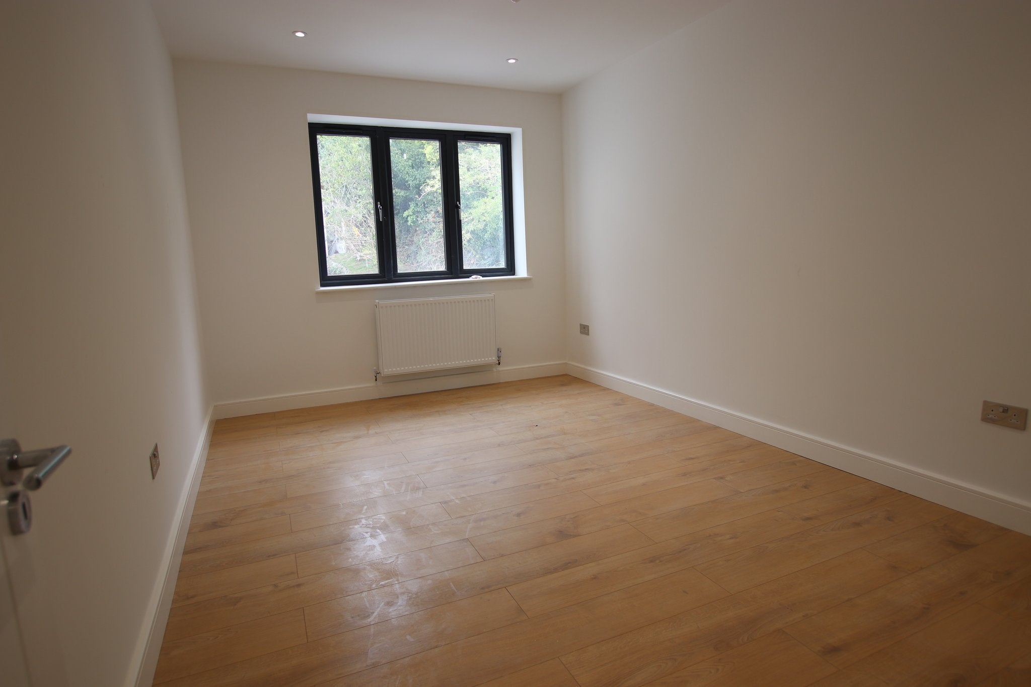 Flat Purley Rise in Greater London