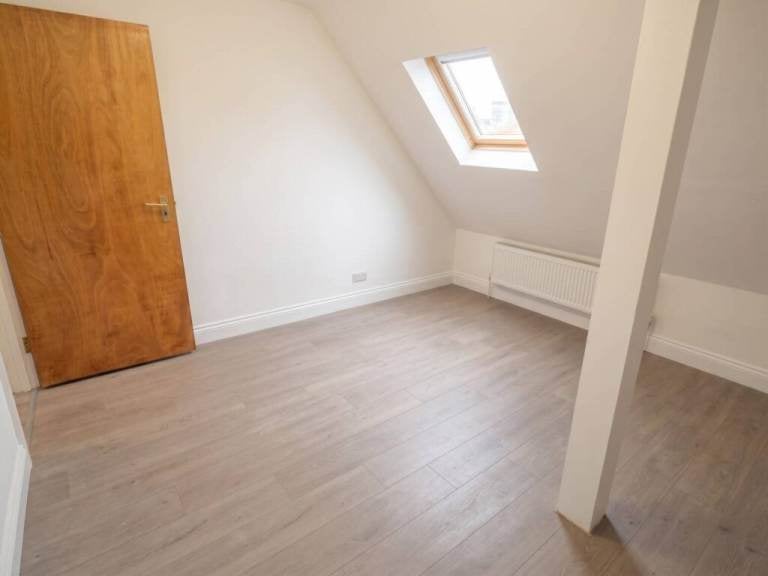 Flat Dennis Avenue in Greater London