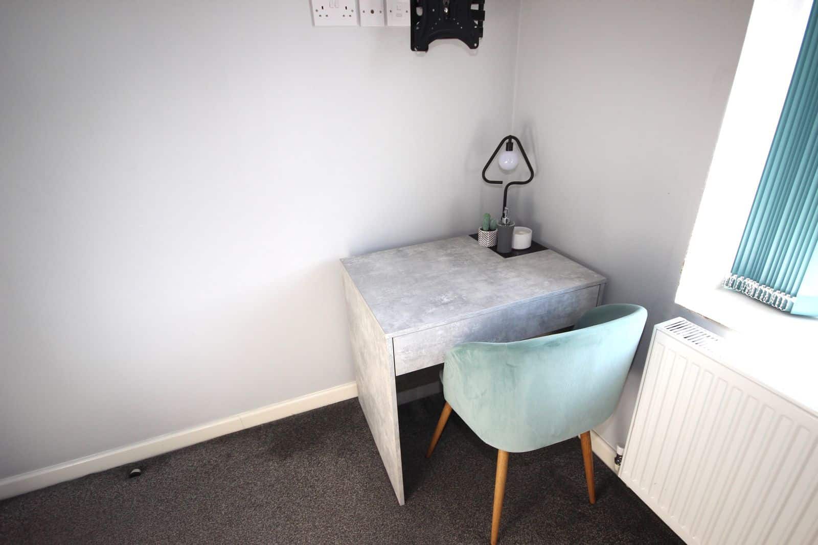 Room Oldham Road in Manchester