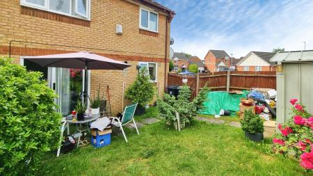House Lucas Close in Irthlingborough
