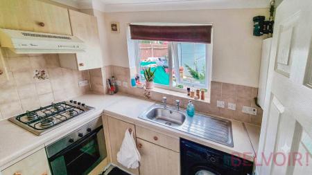 House Lucas Close in Irthlingborough