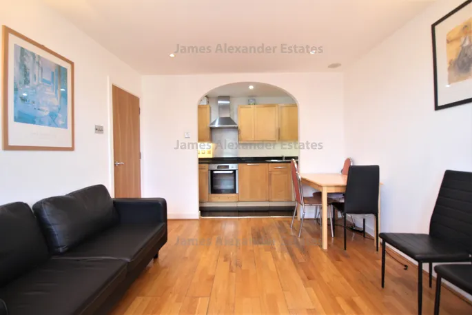 Flat Lyon Road in Greater London