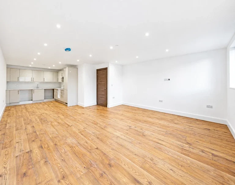Flat Bushey Grove Road in Hertsmere