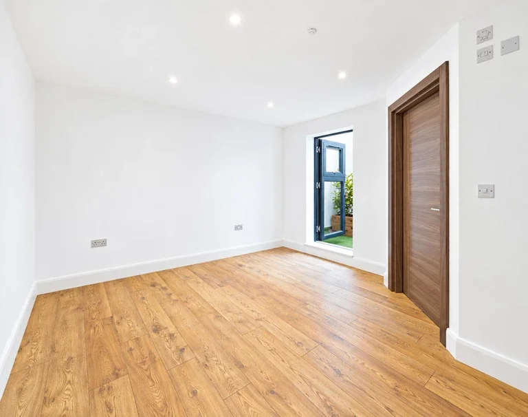 Flat Bushey Grove Road in Hertsmere