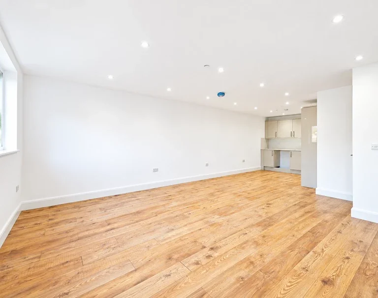 Flat Bushey Grove Road in Hertsmere