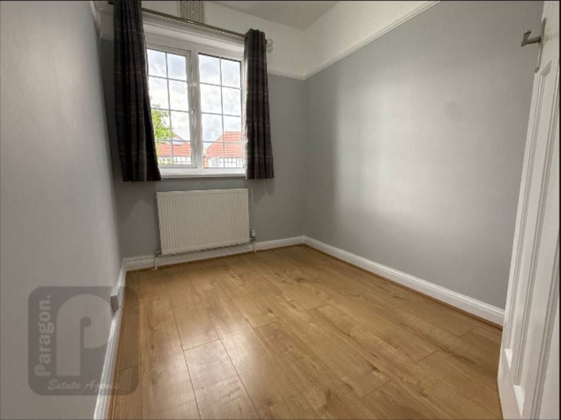 Flat Reeves Avenue in Greater London