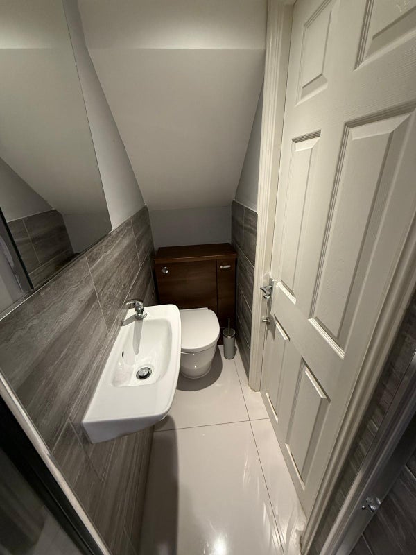 Room Garratt Lane in Greater London
