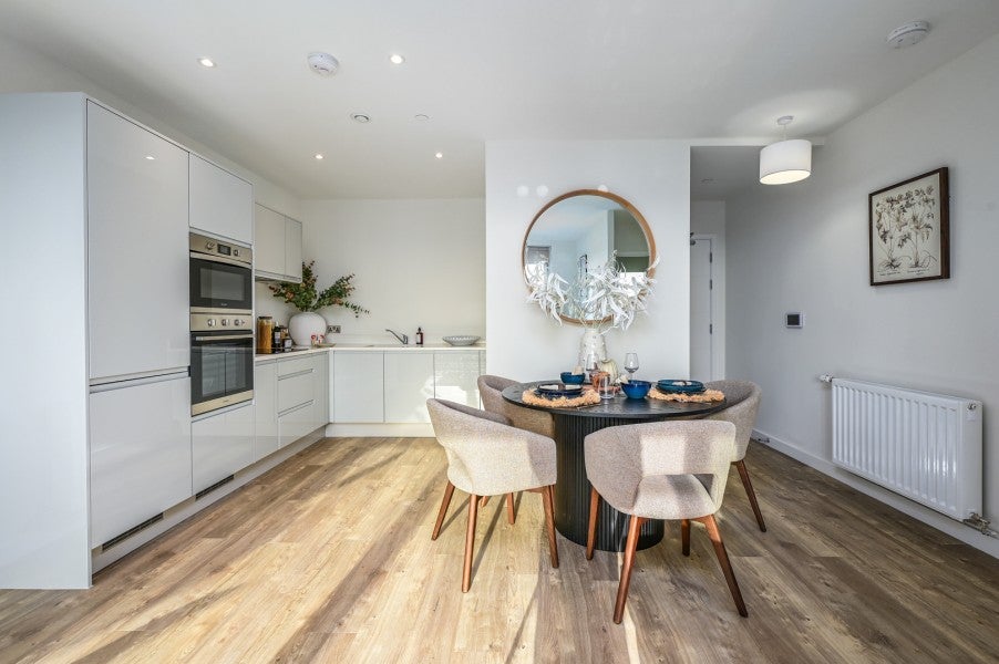 Flat Elmsleigh Road in Staines-upon-Thames
