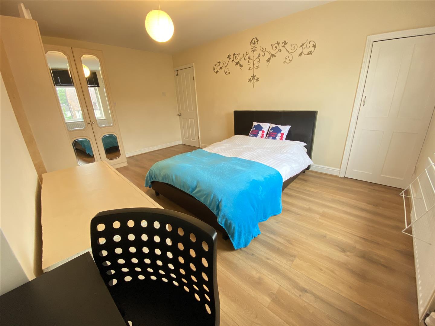 Room Windmill Hill Lane in Derby