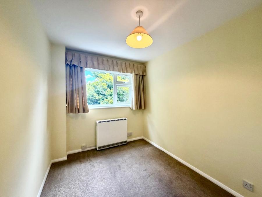Flat Lovelace Road in Greater London