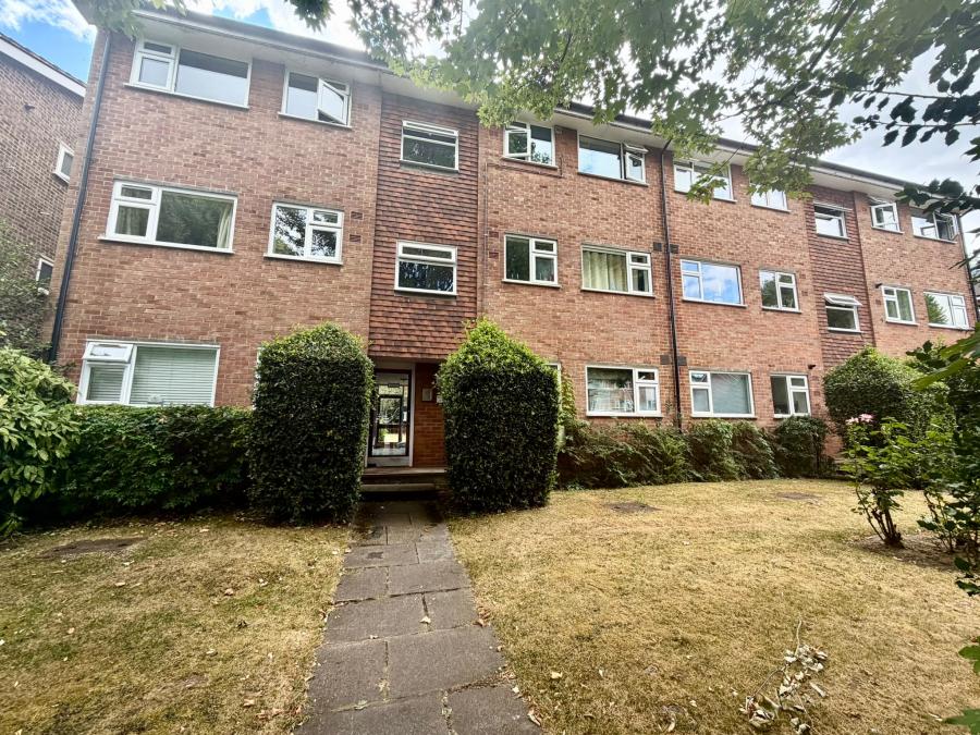 Flat Lovelace Road in Greater London