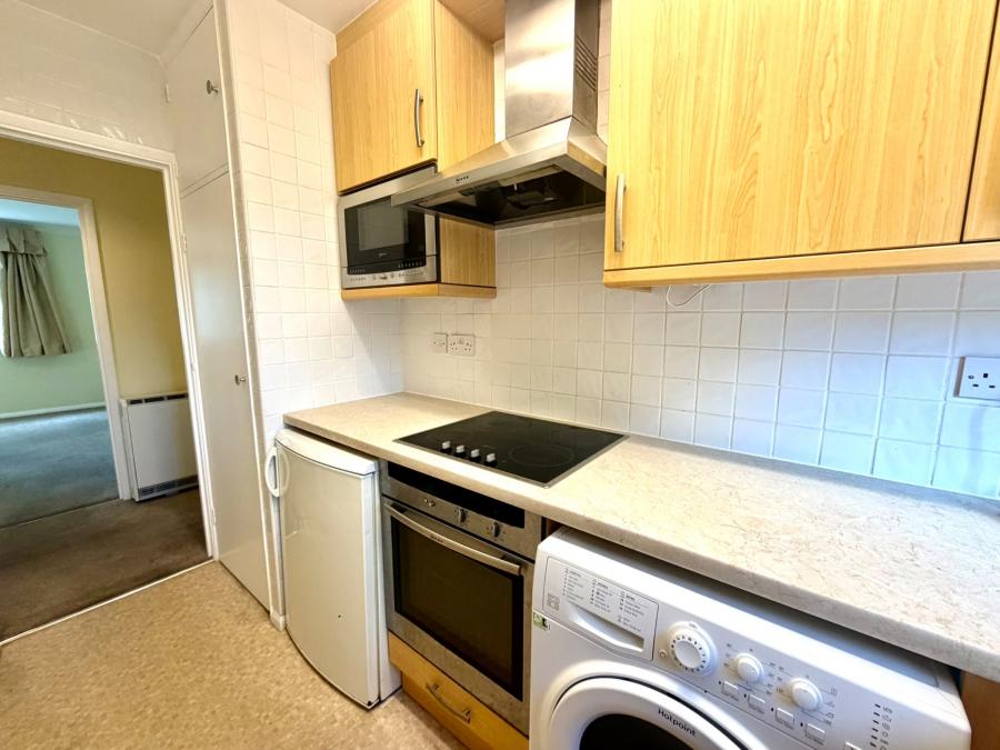 Flat Lovelace Road in Greater London