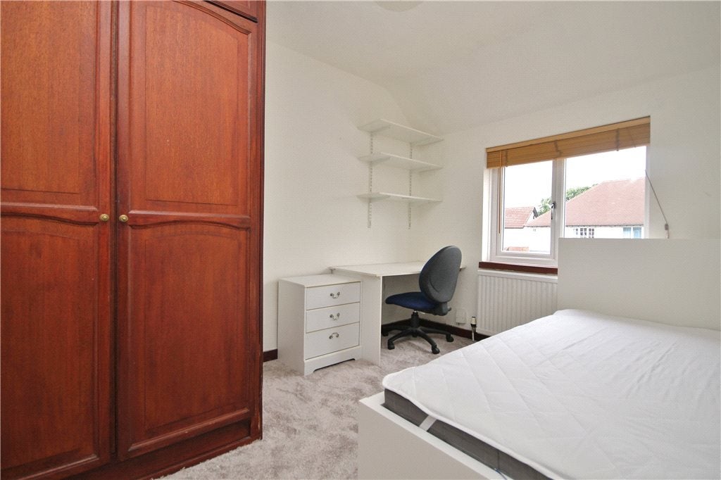 Flat Aldershot Road in Guildford