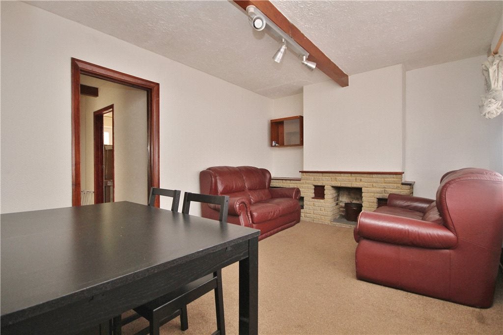 Flat Aldershot Road in Guildford