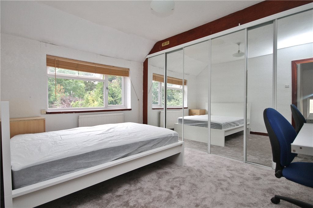 Flat Aldershot Road in Guildford