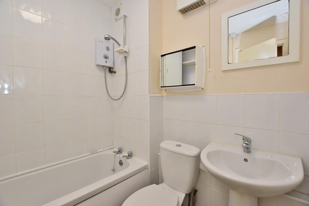 Flat Langdale in Ashford