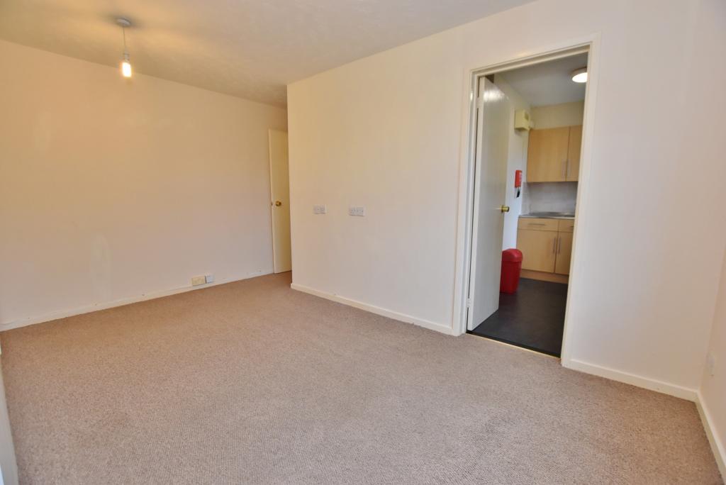 Flat Langdale in Ashford