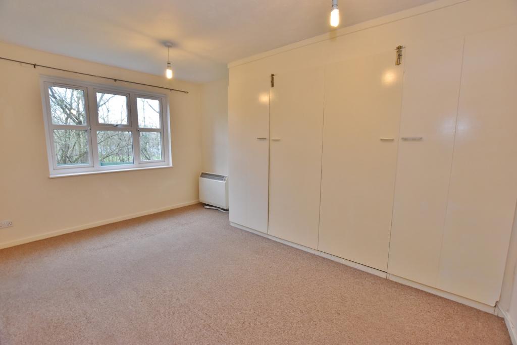 Flat Langdale in Ashford